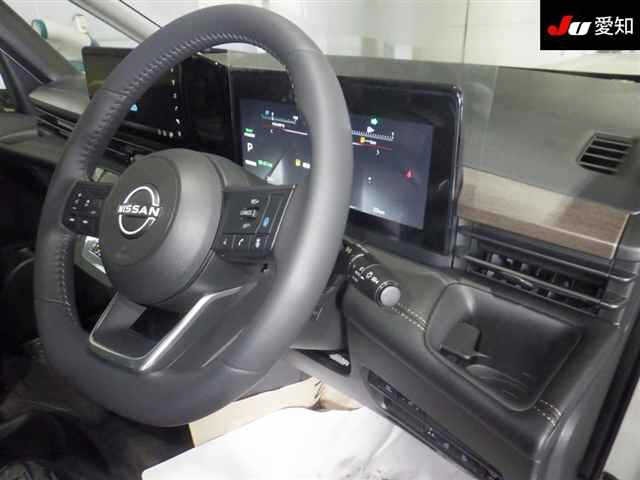 Nissan SERENA 2026 8153212-5
