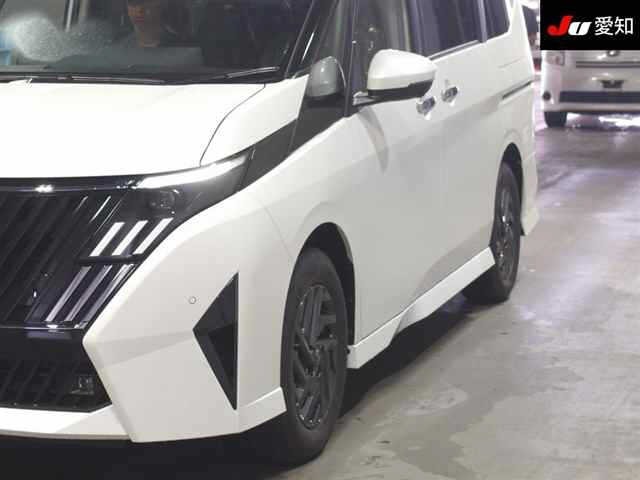 Nissan SERENA 2026 8153212-7