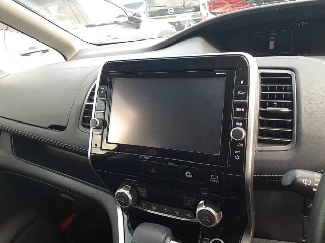 Nissan SERENA 2018 8153351-12