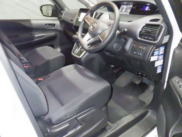 Nissan SERENA 2018 8153390-3