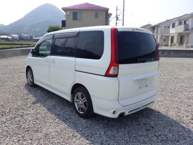 Nissan SERENA 2005 8153412-1