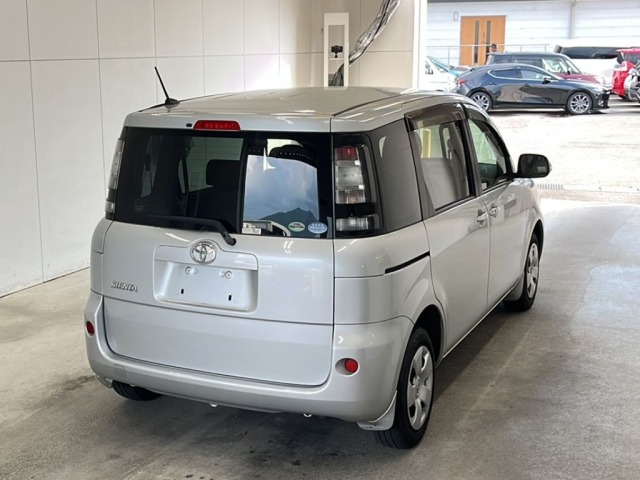 Toyota SIENTA 2011 8151271-1