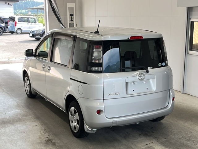 Toyota SIENTA 2011 8151271-5