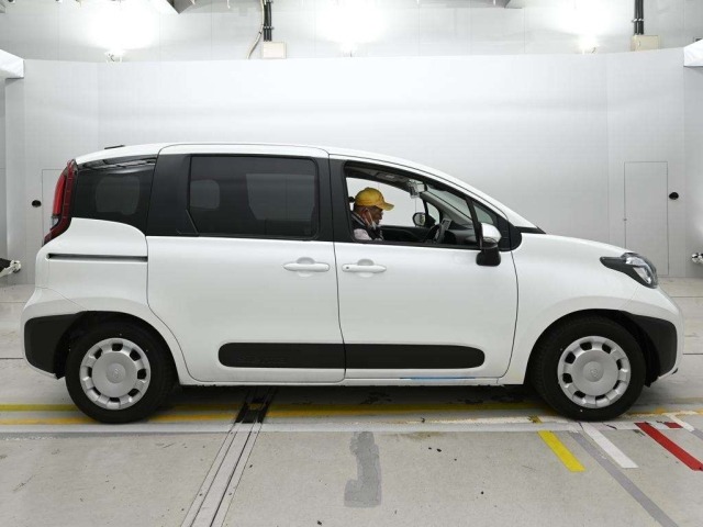 Toyota SIENTA 2025 8151324-3