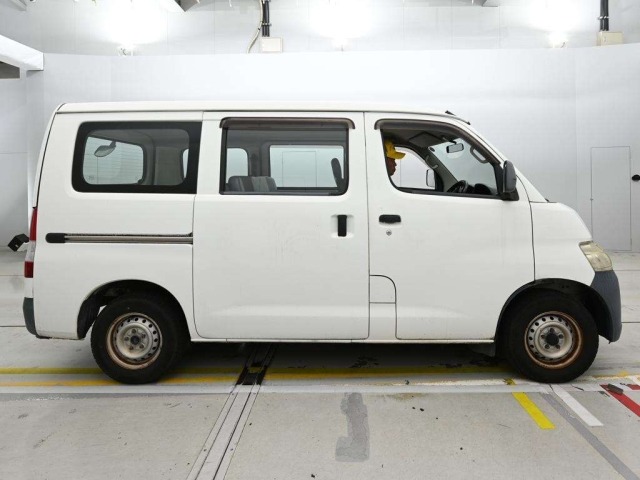 Toyota TOWNACE VAN 2011 8153060-3
