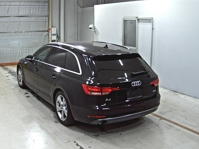 Audi A4 2018 8171954-1