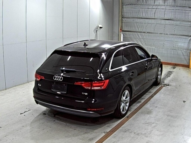 Audi A4 2018 8171954-5