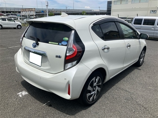 Toyota AQUA 2021 8174298-9