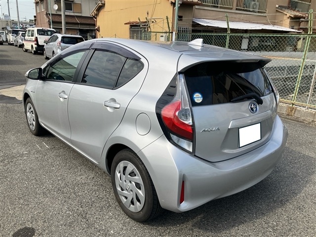 Toyota AQUA 2019 8174301-1