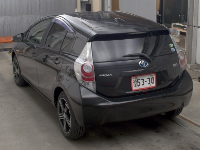 Toyota AQUA 2013 8174305-1
