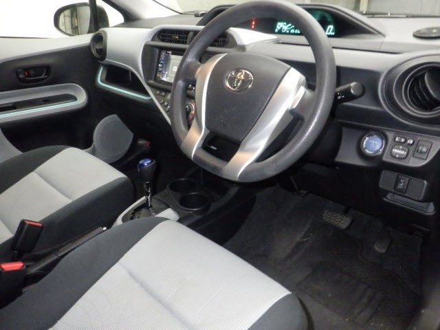 Toyota AQUA 2013 8174305-3