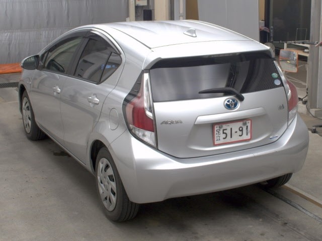 Toyota AQUA 2015 8174310-1