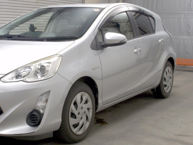 Toyota AQUA 2015 8174310-4