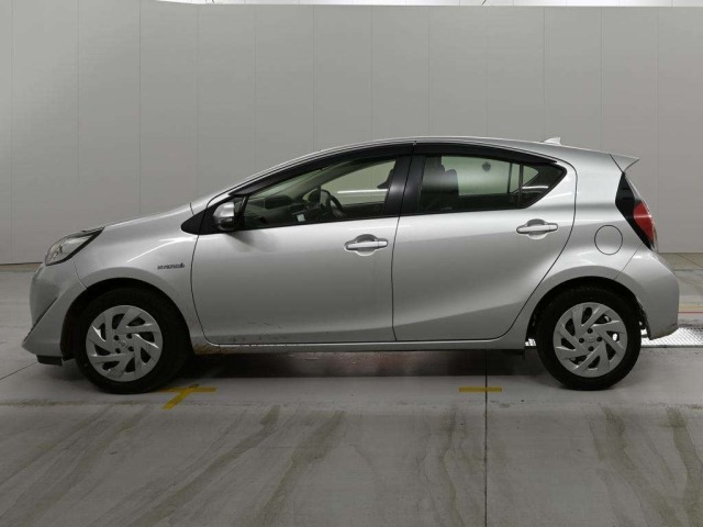 Toyota AQUA 2019 8174320-4