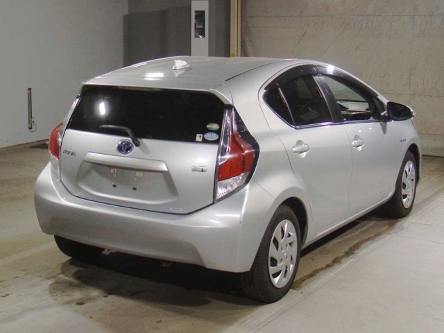 Toyota AQUA 2015 8174337-1