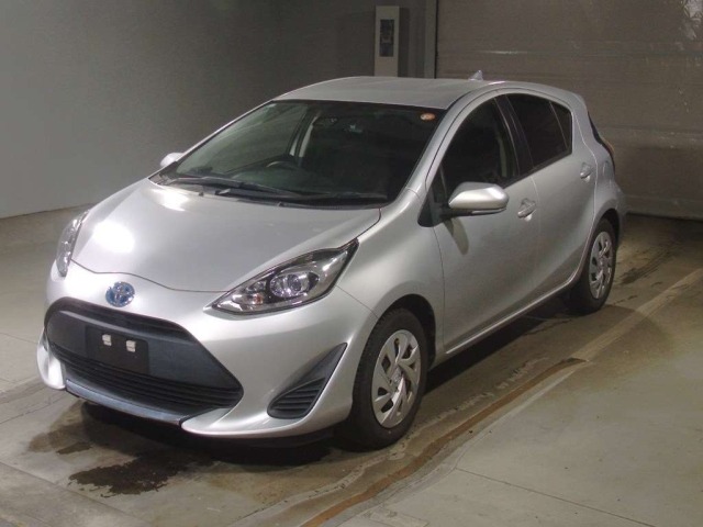 Toyota AQUA 2021 8174338-0