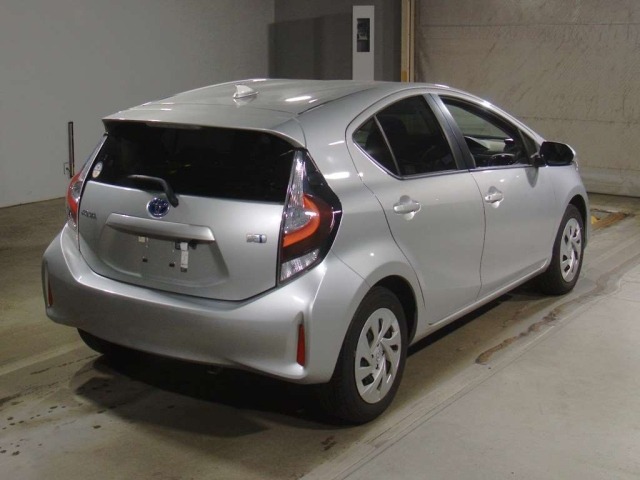 Toyota AQUA 2021 8174338-1