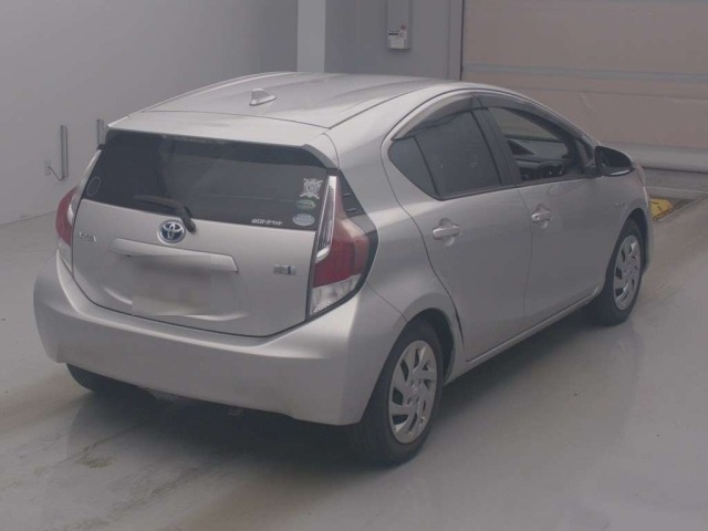 Toyota AQUA 2015 8174348-1