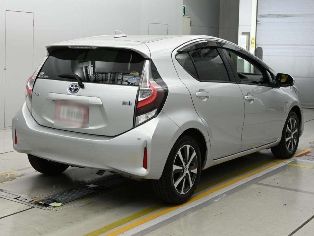 Toyota AQUA 2019 8174371-1