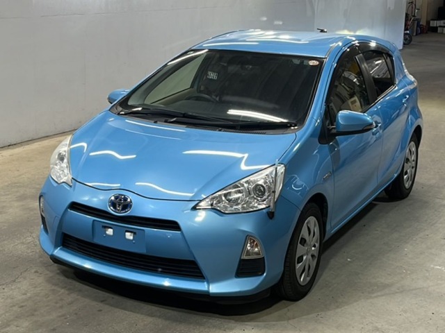 Toyota AQUA 2013 8174387-0