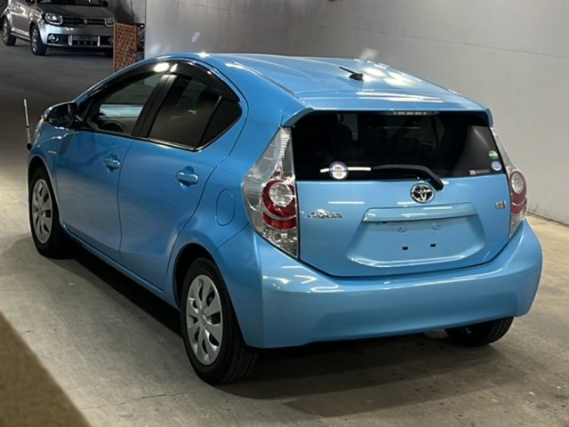 Toyota AQUA 2013 8174387-1