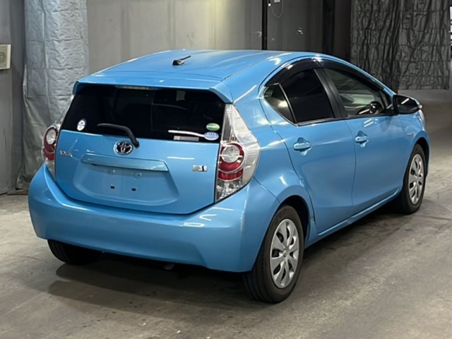 Toyota AQUA 2013 8174387-5
