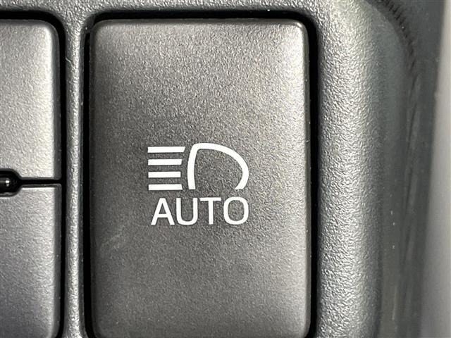 Toyota AQUA 2018 8174504-4