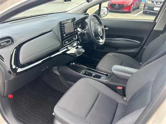 Toyota AQUA 2023 8174556-4