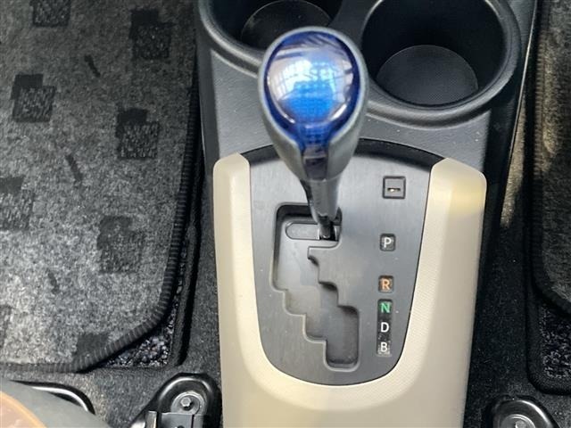 Toyota AQUA 2013 8174649-1