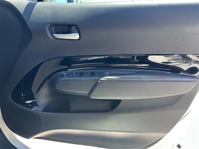Toyota AQUA 2023 8174677-6