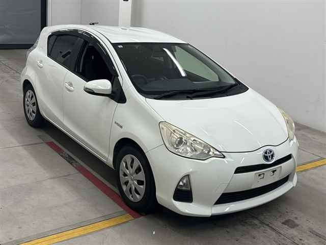 Toyota AQUA 2013 8174716-0