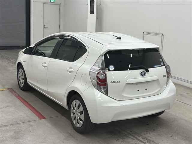 Toyota AQUA 2013 8174716-1