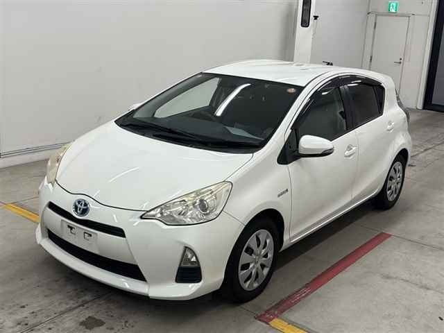 Toyota AQUA 2013 8174716-4