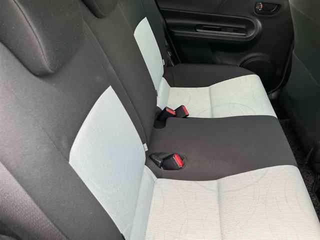 Toyota AQUA 2013 8174716-8