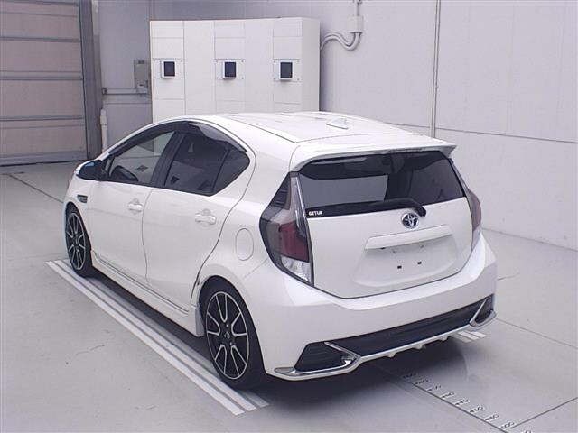 Toyota AQUA 2016 8174720-1