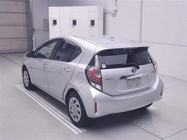 Toyota AQUA 2018 8174722-1