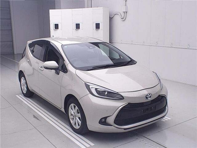 Toyota AQUA 2025 8174733-0