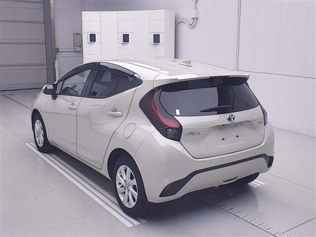 Toyota AQUA 2025 8174733-1