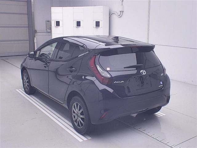Toyota AQUA 2022 8174734-1