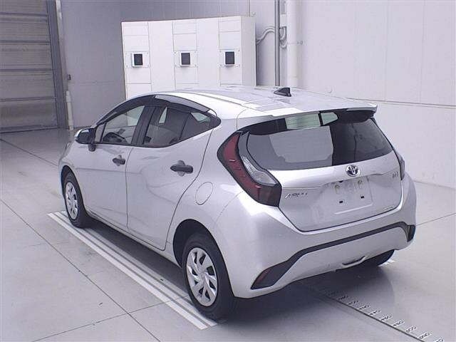 Toyota AQUA 2023 8174739-1