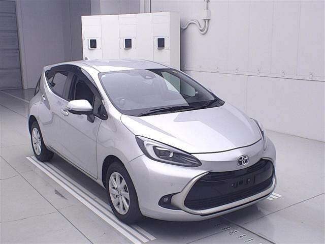 Toyota AQUA 2024 8174741-0