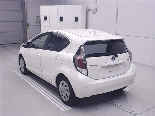Toyota AQUA 2017 8174742-1