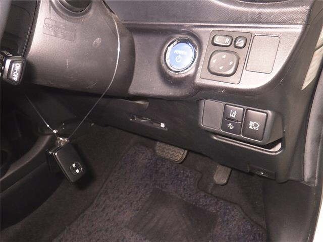 Toyota AQUA 2017 8174742-8