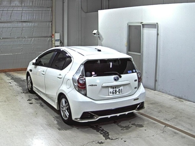 Toyota AQUA 2014 8174744-1