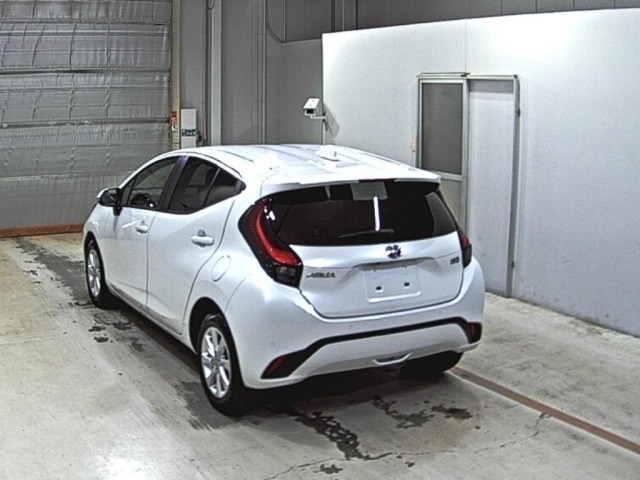 Toyota AQUA 2022 8174748-1