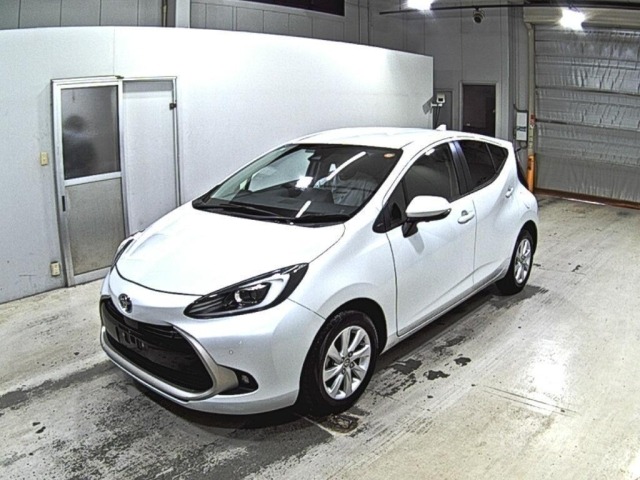 Toyota AQUA 2022 8174748-4