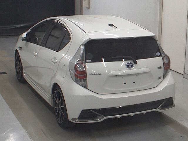 Toyota AQUA 2014 8174751-1