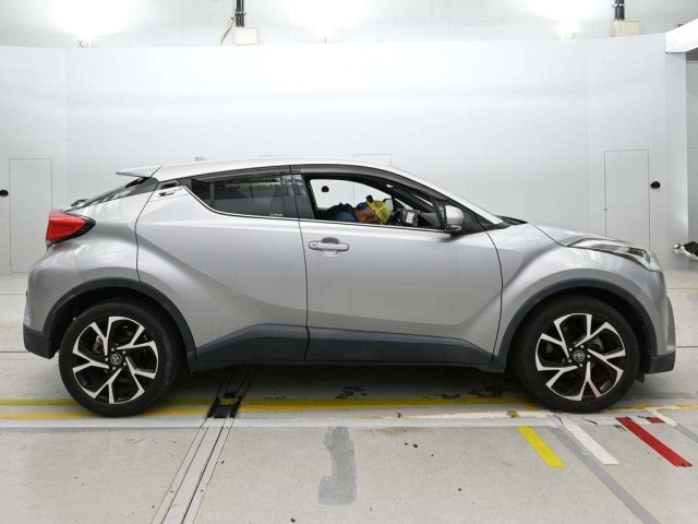 Toyota C-HR 2017 8174769-3
