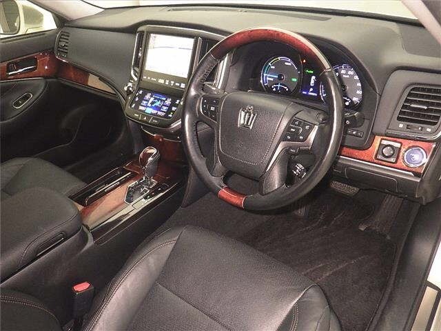 Toyota CROWN MAJESTA 2015 8174788-3
