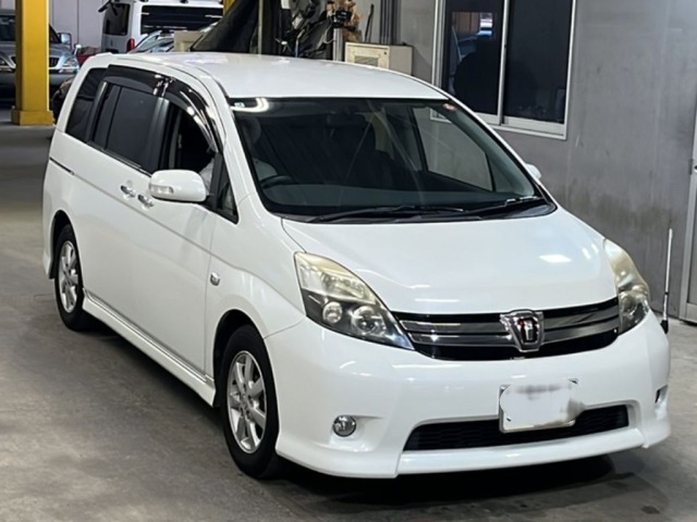 Toyota ISIS 2012 8172859-4